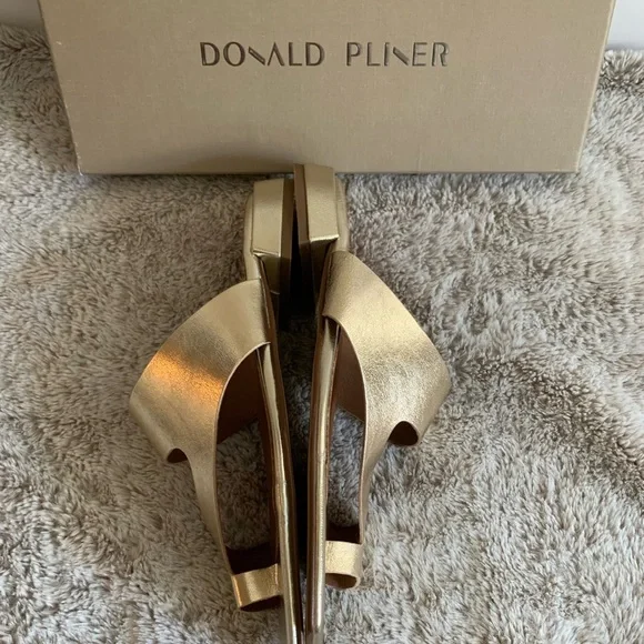 NEW Donald Pliner Quin Leather Sandal Metallic Gold Nappa Women Size 39 / 8 - Picture 7 of 7